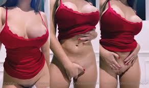 Debora Furgang Shows Us Her Vagina Before Bedtime | PimpBunny