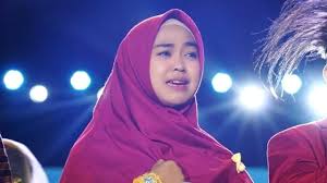 Hijab segi empat dilipat menjadi segitiga. 5 Kontroversi Ria Ricis Sebelum Syuting Di Tengah Wabah Corona Kumparan Com
