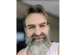 Derek Mull's Instagram, Twitter & Facebook