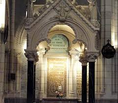 La basilique a retrouvé ses fidèles « la joie, simple et sincère, aujourd'hui, de retrouver les fidèles pour partager et célébrer la foi, raconte le père paulin. Careme Themes Et Intervenants A La Basilique St Laurent Sur Sevre Paroisse Saint Martin Sur Sevre