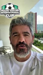 Saludo de Ariel Ortega para el entrenador Elvis palomino Cienfuegos y  equipo de Orlando Soccer club.