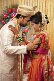 Marathi Couple Indian Wedding Poses Wedding Couple Poses Indian Bride Outfits