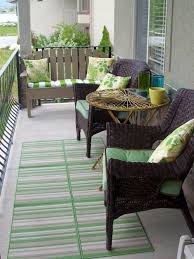 Vintage Farmhouse Front Porch Decor Ideas Http Dorothydecor Info Vintage Farmhouse Small Porch Decorating Front Porch Decorating Small Front Porches Designs