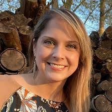 Lori Sandlin's Instagram, Twitter & Facebook