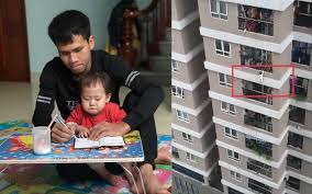 Người hùng cứu cháu bé rơi từ tầng 13 chung cư nói gì khi bất ngờ nổi tiếng? Vimn Ycu9opl5m