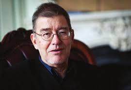 Essays Luis Durnwalder Barbara Zehnpfennig Aktuelles Andrássy Netz- werktag  Studienjahres- eröffnung Diplomübergabe Portrait