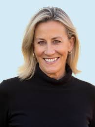 Kim Schram's Instagram, Twitter & Facebook