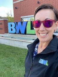 Leslie Card's Instagram, Twitter & Facebook