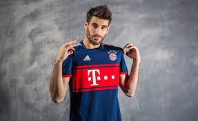 La nuova maglie calcio bayern monaco portiere 2020/2021; Maglia Away Vintage Per Il Bayern Monaco