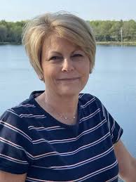 I want to know what you think !😍 . . . . . . . . . . . . . . #pixiecut  #hairstyle #shorthair #hairstyling #haircolor #hairgoals #hairdresser