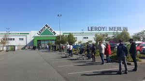 Portes d ' entrée, fenêtres et velux : Leroy Merlin Rouvre Ce Lundi A Calais Et Il Y A Deja Foule