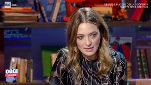 Get all the details on carolina crescentini, watch interviews and videos, and see what else bing knows. Mare Fuori Carolina Crescentini Svela Alla Bortone Sono Tosta E Severa Lanostratv