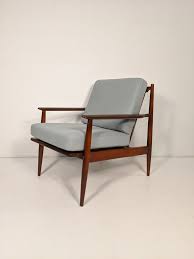 1960's mid century hans wegner style ash wood with handle. Mid Century Modern Walnut Framed Spindled Back Lounge Chair By Baumritter Epoch