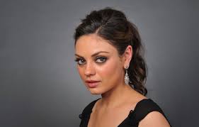 Some people think her eyes are green, others. Oboi Eyes Face Mila Kunis Actress Kartinki Na Rabochij Stol Razdel Devushki Skachat