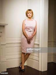 Julie Etchingham White Dress Julie Etchingham Pictures And Photos Getty Images Etchingham Celebrities Female Modest Dresses