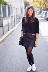 Comment Porter La Jupe Simili Cuir Www Lescapricesdi Cute Skirt Outfits White Sneakers Outfit Urban Outfits