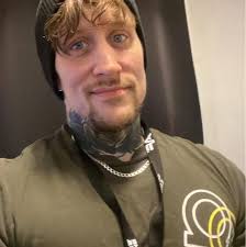 He a runner he a track star he still gonna cheat