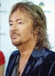 Have a wonderful Wednesday ❤️☕️☀️🌹💋✨🍷