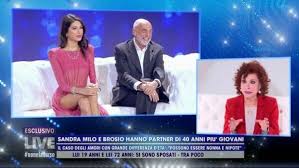 Paolo, poi, spiega anche il motivo per il quale maria laura abbia perso la fede: Brosio E De Vitis Il Possibile Matrimonio A Medjugorje E La Loro Partecipazione Al Carnevale Di Viareggio