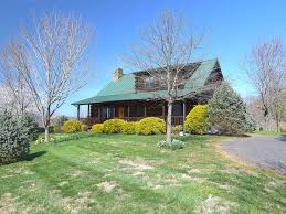 This Beautiful Virginia Log Home Is Just Minutes From The Shenandoah National Park Cabin Retreat Best Places To Camp Log Homes For Sale Log Homes