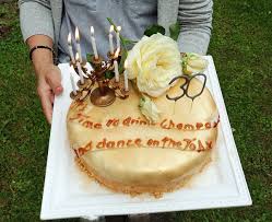 Time To Drink Champagne Mit Verzierter Torte Ins Neue