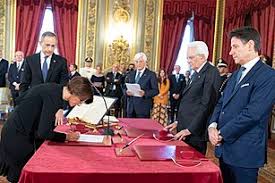 Il ministro bonetti rilancia la proposta di maria elena boschi sul bonus da 500 euro da attribuire alle famiglie per favorire il turismo in italia. Elena Bonetti Wikipedia