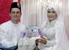 Pasangan yang masih di awal fasa perkahwinan. Perkahwinan Campur Di Malaysia Perkahwinan Campur Dan Fenomena Peranakan Di Semenanjung Malaysia