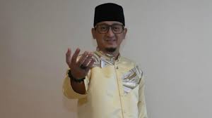 Untung saja saat ustadz zacky mirza pingsan, ada seorang pria yang duduk di dekatnya yang berhasil menahan tubuhnya agar tidak langsung menghantam lantai. Hwybzhri9sckxm