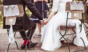 10 Individuelle Hochzeitsrituale Freakin Fine Weddings Hochzeitsrituale Hochzeit Hochzeitskleid Spitze