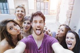 Tu amigo tiene un amigo, y el amigo de tu amigo tiene otro amigo; Frases Para Amigos Y Amigas Que Te Sorprenderan