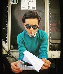 Hugo sánchez (jesús zavala) é o assistente pessoal de chava iglesias (luis gerardo méndez), o presidente do time de futebol club de cuervos. 100 Club De Cuervos Ideas Hugo Sanchez Cuervo Asdf Movie