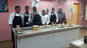 Lepasan kolej komuniti boleh menyambung pengajian ke politeknik atau institut pengajian tinggi yang lain. Laman Sesawang Rasmi Smk Lunas Lawatan Kelas Pvma Ke Kolej Komuniti Nibong Tebal
