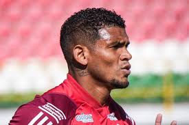 Se va el defensa central Rafa Pérez?😦 Al parecer sostuvo unas  discrepancias con el técnico César Farías y decidió marcharse del club  barranquillero. Ricardo Pachón, representante del jugador indicó que a pesar