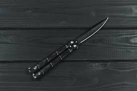 Butterfly messer (balisong) gibt es in vielen formen und varianten, der besitz ist in deutschland verboten bis auf einige ausnahme regelungen wie trainingsbalisongs. Legal Balisong Bzw Butterfly Messer Kaufen Ist Dies Uberhaupt Moglich
