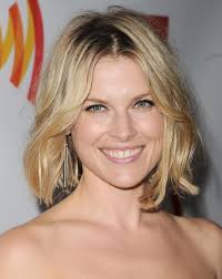15 Beautiful Hairstyles For Heart Shaped Faces Medium Hair Styles Oval Face Hairstyles Heart Face Shape