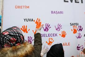 Şiddete maruz kalan kişilerde suçluluk, yalnızlık, korku, çaresizlik, kendine güvensizlik, gerginlik ve huzursuzluk gibi duygular. Kahramanmaras Ta Kadina Siddete Hayir Etkinligi Haberler