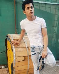 Rajat tokas sebagai chandragupta maurya tinggal di rumah bergaya klasik, perpaduan cokelat dan putih. 10 Potret Siddharth Nigam Actor Ganteng Pemeran Pangeran Bindusara Yang Memiliki Aura Macho