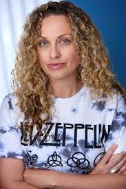 Hilary Warner's Instagram, Twitter & Facebook