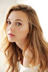 Hillary Castle's Instagram, Twitter & Facebook