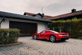 The enzo ferrari birthplace museum, in this city of 175,000 between milan and bologna, includes the house where ferrari was born in 1898 as well as a new building designed with a shiny yellow. Ferrari Enzo Ferrari Schaltkulisse