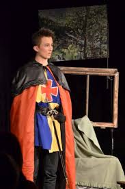 Balladyna przechadza się po zamku kirkora i postanawia korzystać z bogactwa, które stało się jej balladyna zostaje sama w zamku, nękana wyrzutami sumienia. Teatralny Sukces Korzkiewskich Gimnazjalistow