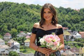 In 2000, aged 16, silajdžić won the french contest, metropolitan top model. Amra Dzeko Speaks Of New Projects And Natural Beauties Edin And I Use Every Opportunity To Promote B H In The World Visitbih Ba
