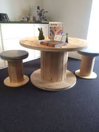 Wooden Spool Table And 4 X Stools With Cushions Ahsap Palet Projeleri Palet Mobilya Ahsap Palet