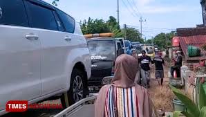 Loker cabang jne tuban / lowongan kerja kilang minyak tuban : Ganti Rugi Lahan Kilang Tuban Ngrr Cair Warga Kampung Miliarder Beli Belasan Mobil Baru Times Indonesia