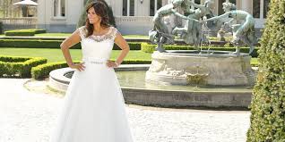 Wir freuen uns, sie auf unserer webseite begrüßen zu dürfen. Xxl Brautkleid Traumhafte Hochzeitskleider Fur Mollige Braute Gr 44 62