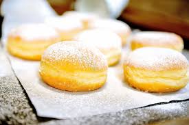 Pipe in some of the jam. Faschingskrapfen Sooo Flaumig Bauernladen