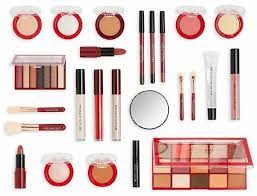 Shop the makeup revolution christmas advent calendar 2020. Make Up Adventskalender Makeup Revolution Advent Calendar 2019 Makeupstore De