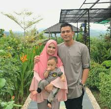Majlis perkahwinan saharul ridzwan atau nama sebenarnya mohd saharul ridzwan hashim, 27, dan bakal isterinya deena emir atau qaabila deena emir mohamed akif emir, 28, bakal diadakan di dewan sri siantan, presint 3, putrajaya. Video Artis Contoh Saharul Ridzwan Dipuji Netizen Selepas Buat Challenge Kisah Dunia