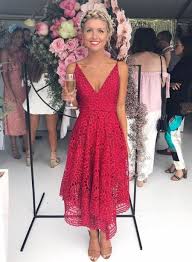 17 Summer Wedding Outfits That Ll Give You Inspiration In 2020 Red Bridesmaid Dresses Chic Bridesmaid Dresses Simple Bridesmaid Dresses