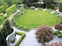 Walk A Mighty Fine Line With Geometric Gardens Landscape Design Front Garden Design Water Gardens Diy